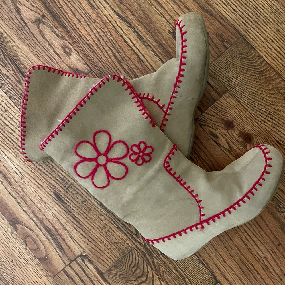 Tan Moccasin Boots with Red Floral Embroidery - Picture 4 of 4